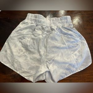 Lululemon shorts size 4